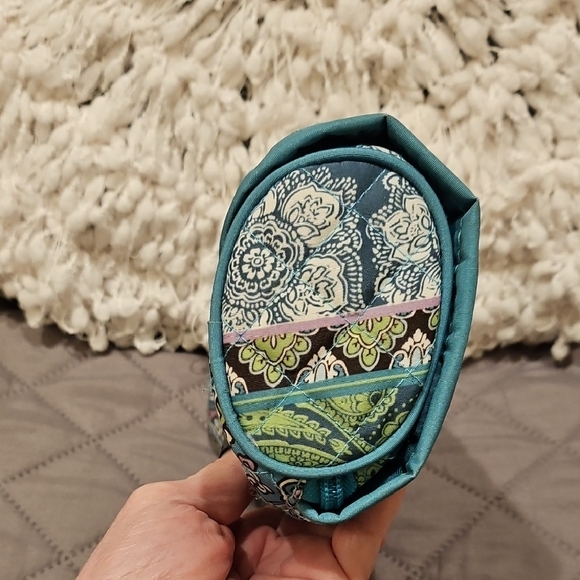 Modella Blue and Green Travel Jeweley Bag with Quilted Design - Picture 4 of 16